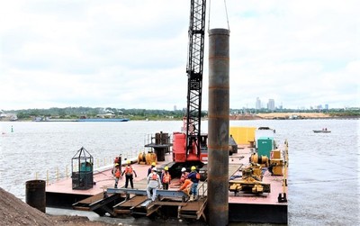 Puente Héroes del Chaco: colocan primeros pilotes en el río Paraguay | .::Agencia IP::.