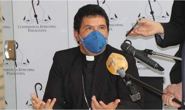 Monseñor Amancio Benítez pide calma a manifestantes y evitar más destrozos en Asunción