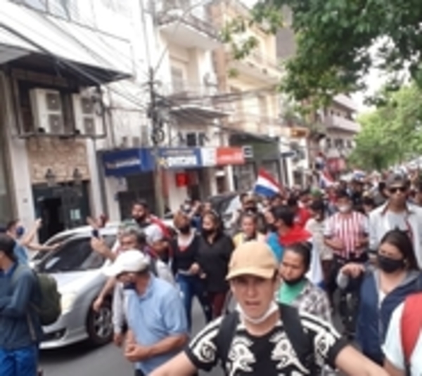 Campesinos y nativos piden no aflojar con movilizaciones - Paraguay.com