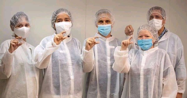 La Nación / Cuba inicia vacunación de 150.000 trabajadores de la salud