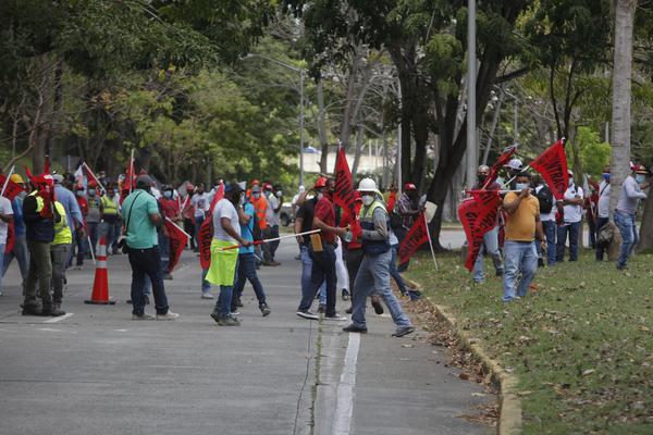 Enfrentamientos en protesta contra el diálogo sobre las pensiones en Panamá - MarketData