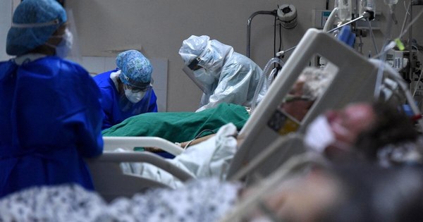 La Nación / El dolor de una joven cuya madre murió por COVID y su desesperado llamado a la consciencia