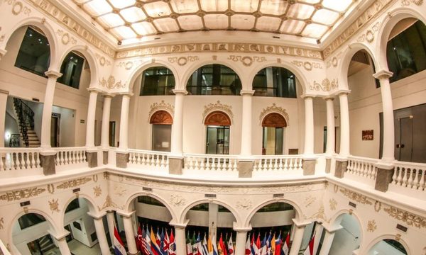 Cancillería guarda silencio sobre «planilleros» de consulados