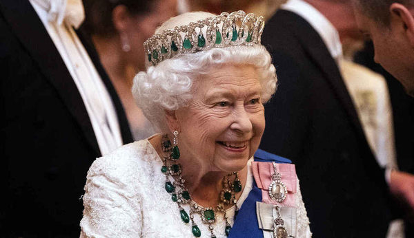 Reina Isabel II ordenó que se revisara la política de diversidad de la casa real británica