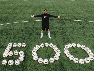 Luis Suárez dona 500 balones a clubes juveniles por su gol 500