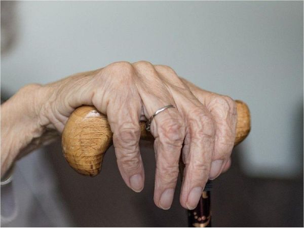 Covid-19: Claman por una cama en UTI para una docente jubilada