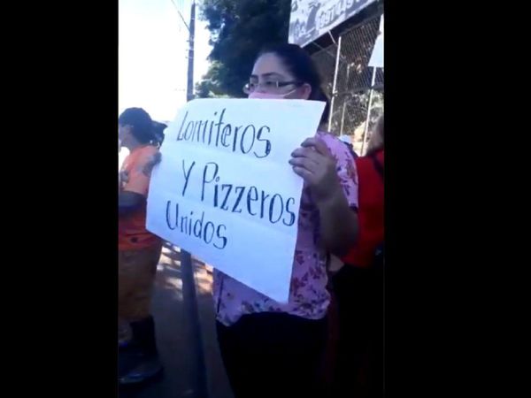 Vendedores de lomitos y pizzas se manifestaron contra restricciones