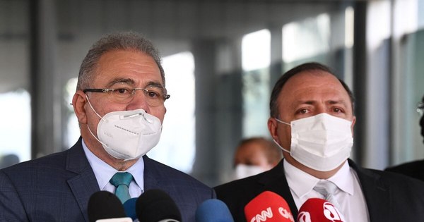 La Nación / Brasil enfrenta peor fase con dos ministros de Salud