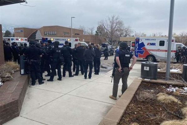 Tiroteo deja varios muertos en un centro comercial en Denver, EEUU