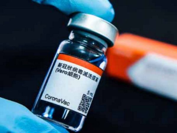 Comunas van a la carga de dosis chinas ante titubeo del Gobierno