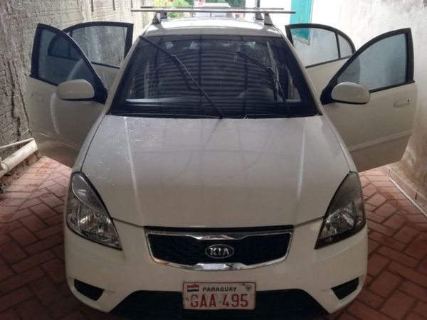 Familia sortea su auto para costear terapia intensiva ante colapso en CDE