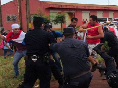 Policía recurrió a la fuerza para despejar ruta en  Alto Paraná