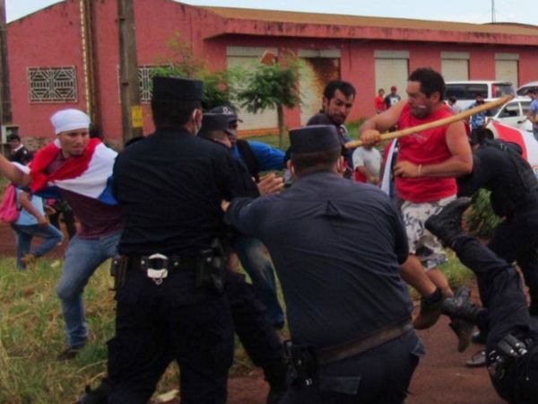Policía recurrió a la fuerza para despejar ruta en Alto Paraná