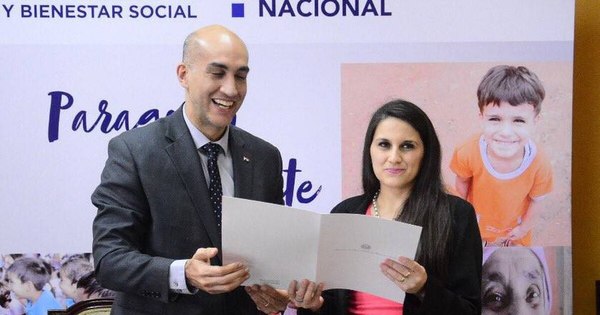 La Nación / Renunció directora que vacacionó en el Brasil