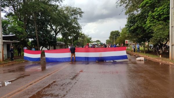 Amenazan con quemar vehículo de Cartes en Canindeyú - Nacionales - ABC Color