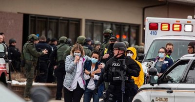 La Nación / Diez muertos tras un tiroteo en un supermercado de Colorado