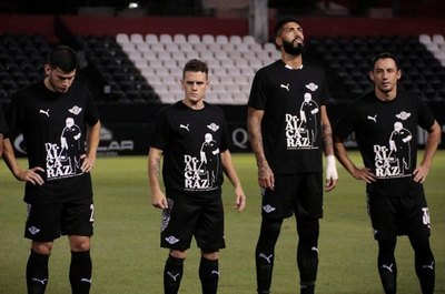 El emotivo homenaje de Libertad al Dr. Édgar Alcaraz