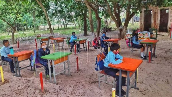 Apoyá a DEQUENÍ con Kits de bioseguridad y proyectores para escuelas