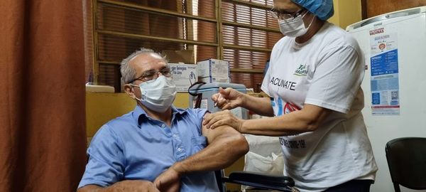 Inmunizan a personal de blanco de Misiones - Nacionales - ABC Color