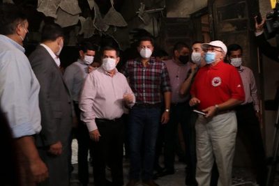 Tras incendio en la sede de la ANR, autoridades coloradas visitan el edificio | Ñanduti