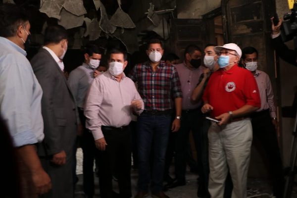 Tras incendio en la sede de la ANR, autoridades coloradas visitan el edificio | Ñanduti