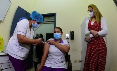 Diario HOY | Arrancó inmunización al personal de blanco con la vacuna AstraZeneca