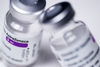 UE está “tomando acciones” por retrasos en entregas de vacunas de AstraZeneca - Mundo - ABC Color