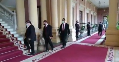 Abdo Benítez se reúne con su gabinete para el anuncio de nuevas medidas