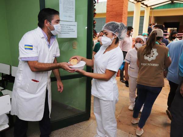 Oficina de la Primera distribuye almuerzo a hospitales de Asunción y Central | .::Agencia IP::.