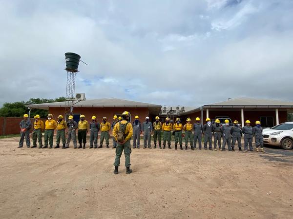 Bomberos del Chaco se capacitan en prevención y control de incendios forestales