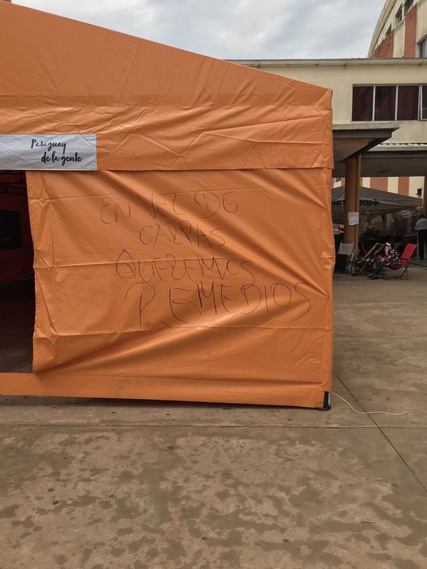 ¡Queremos remedios!, exclaman familiares ante donación de la Primera Dama - Nacionales - ABC Color
