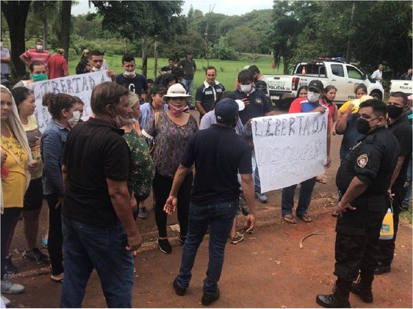 Piden libertad de detenidos en represión policial por cierre de ruta