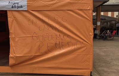 Crónica / (VIDEO) Familiares piden medicamentos antes que carpas