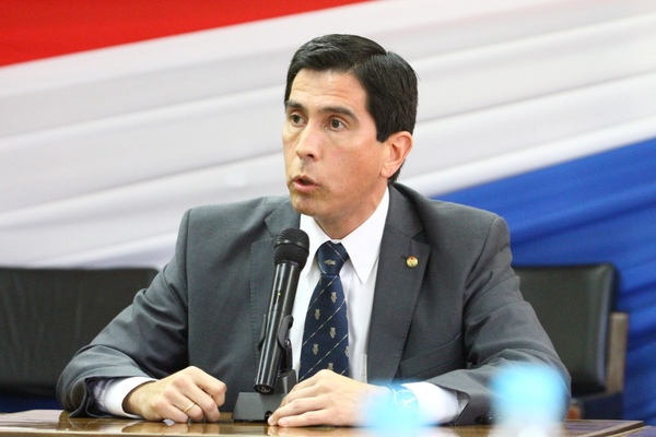 Federico González renuncia a su cargo en Itaipú y en su lugar asume Manuel Cáceres