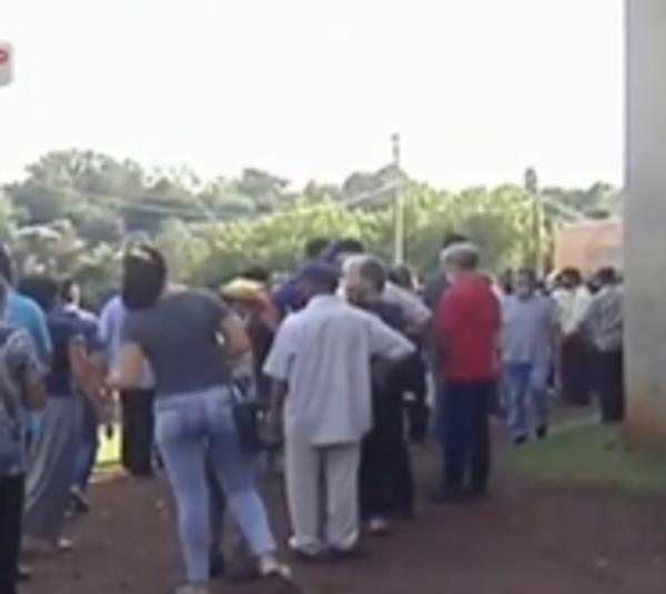 Preocupante aglomeración de abuelos en CDE - Paraguay.com