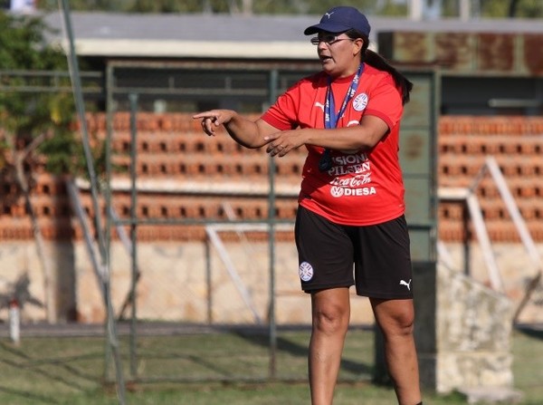 Selección Femenina se afianza en los entrenamientos - APF