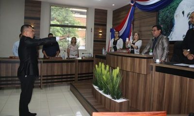 Quiroga deberá decidir si sigue como edil o funcionario municipal