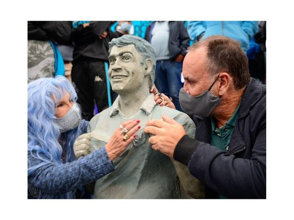 Festejaron el cumple con estatua del Potro