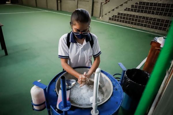 Unas mil “burbujas” de estudiantes ya fueron a cuarentena - Nacionales - ABC Color