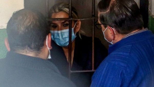 Expresidenta Jeanine Añez denuncia abusos desde la cárcel