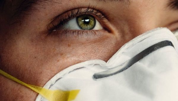 ¿Qué son los contagios por aerosoles y por qué son peligrosos los espacios cerrados?