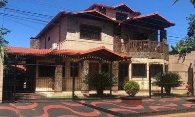 Acaudalado ex fiscal finge ser pobre para recibir asistencia del Gobierno - Noticiero Paraguay