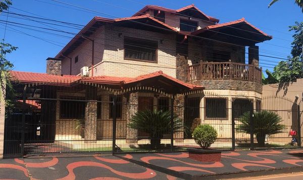 Acaudalado ex fiscal finge ser pobre para recibir asistencia del Gobierno - Noticiero Paraguay