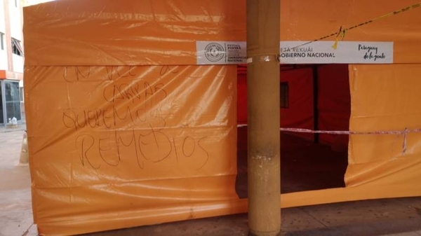 Diario HOY | Familiares de internados hacen el “vacío” a carpa de la discordia en Clínicas