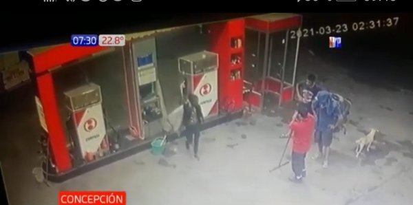 ¡Indignante! Recolectores de latitas asaltaron a un solitario trabajador de una gasolinera | Noticias Paraguay