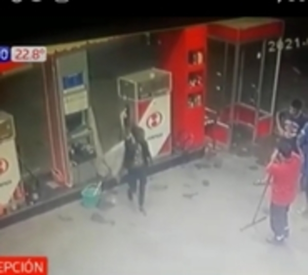 Presuntos adictos asaltan gasolinera en Concepción - Paraguay.com