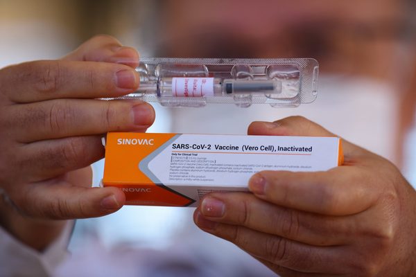 SINOVAC de China NO VENDE vacunas a países de SUDAMERICA