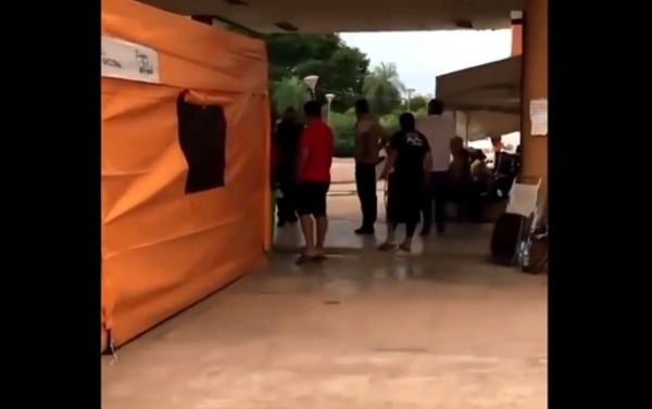 Primera dama dona una «carpa» y ciudadanos le piden medicamentos