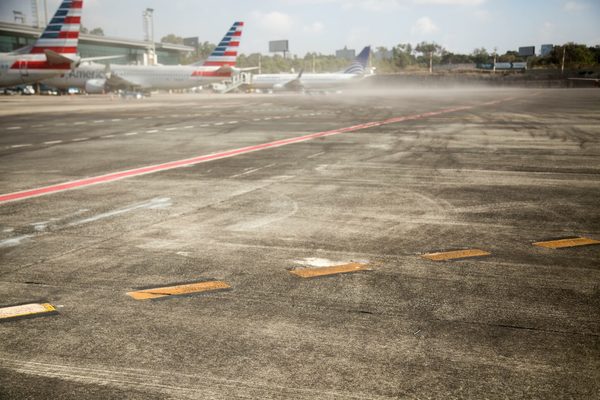 Guatemala reabre aeropuerto tras 24 horas de cierre por erupción volcánica - MarketData