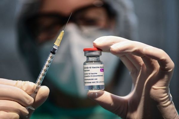 La Unión Europea denunció que el Reino Unido oculta 29 millones de vacunas de AstraZeneca en Italia | Ñanduti
